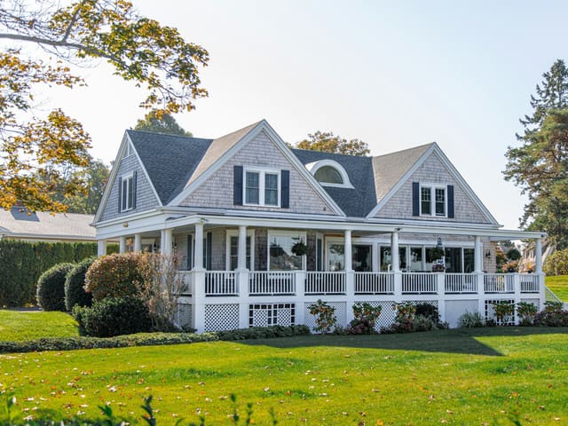 2000 Charlotte Dr
